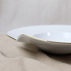 Assiette à degustation en porcelaine avec filet or